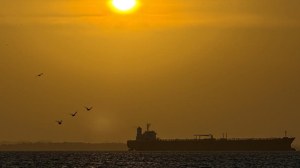  Ein Öltanker im Maracaibo-See von Venezuela. US-Unternehmen dürfen wieder in großem Umfang mit dem venezolanischen Staatskonzern PdVSA Geschäfte machen.