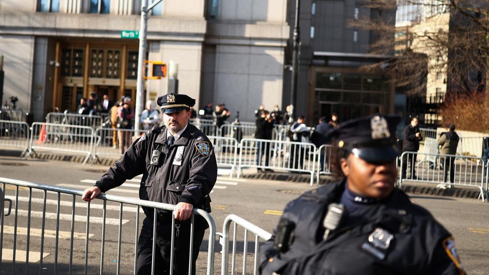  Venezuelas gestürzter Präsident Nicolás Maduro ist vor einem New Yorker Gericht erschienen. Sein Antrag auf Einstellung des Verfahrens wurde abgelehnt.