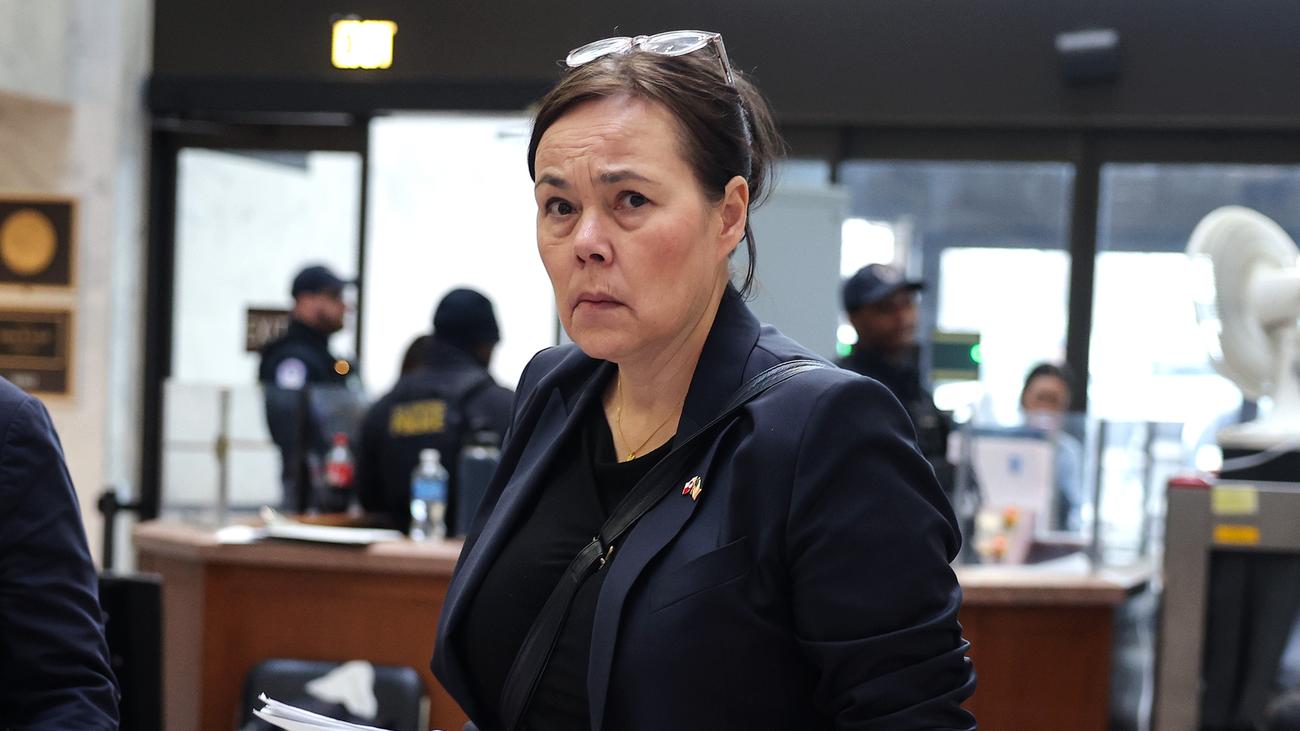 Vivian Motzfeldt: Grönlands Außenministerin tritt wegen Regierungskrise zurück