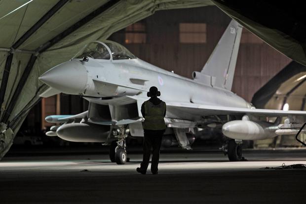 Zypern: Ein Kampfflugzeug vom Typ Typhoon auf dem britischen Militärstützpunkt Akrotiri auf Zypern