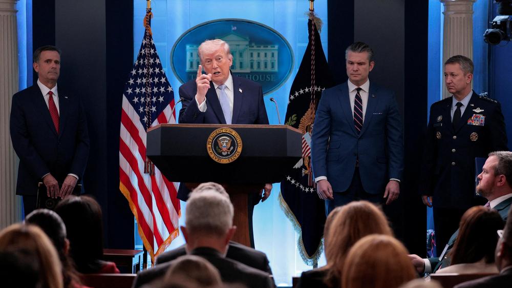  US-Präsident Donald Trump will den Iran innerhalb einer Nacht ausschalten können. Das sagte er während einer Pressekonferenz im Weißen Haus.