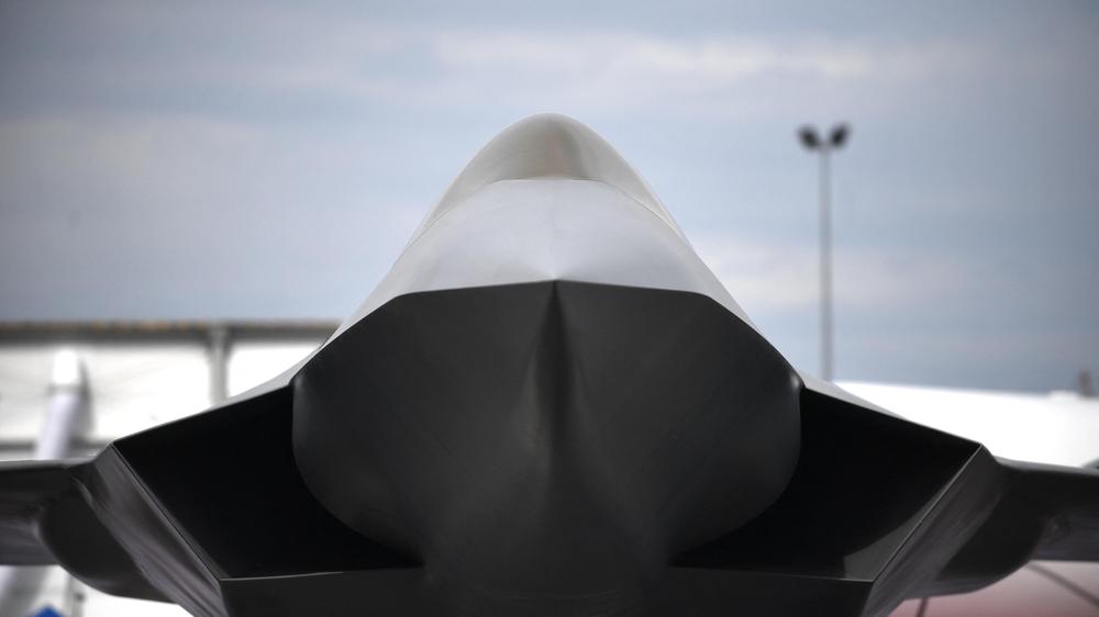  Auf der internationalen Luftfahrtmesse in Paris im Jahr 2023 zeigten Dassault und Airbus bereits ein Modell des geplanten Kampfflugzeugs.