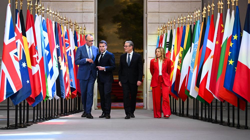  Bundeskanzler Friedrich Merz, Frankreichs Präsident Emmanuel Macron, der britische Premierminister Keir Starmer und Italiens Ministerpräsidentin Giorgia Meloni nach dem Pariser Gipfel