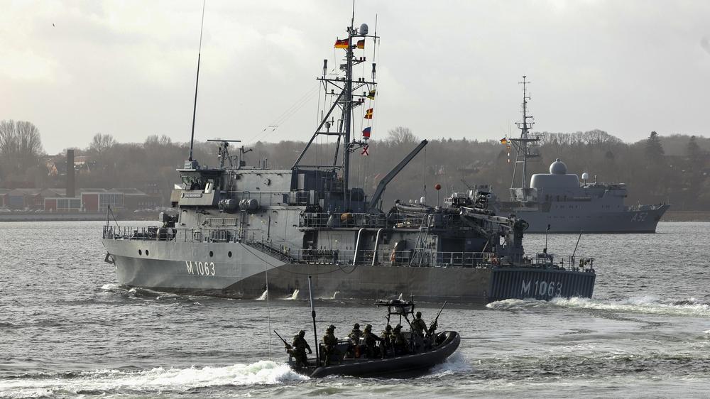Irankrieg: Minenjagdboot »Bad Bevensen« der Bundeswehr bei einem Manöver in der Eckernförder Bucht. Das Boot soll demnächst in der Straße von Hormus eingesetzt werden.