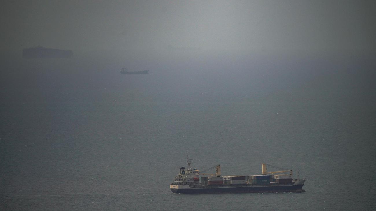 Persischer Golf: Iran beschießt und beschlagnahmt Schiffe in Straße von Hormus 