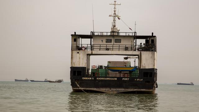 Persian Gulf: Iran fires on and seizes ships in Strait of Hormuz