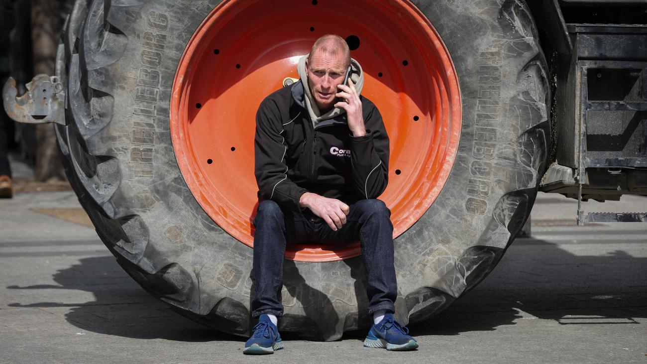 Irland: Iren demonstrieren mit Straßenblockaden gegen hohe Kraftstoffpreise