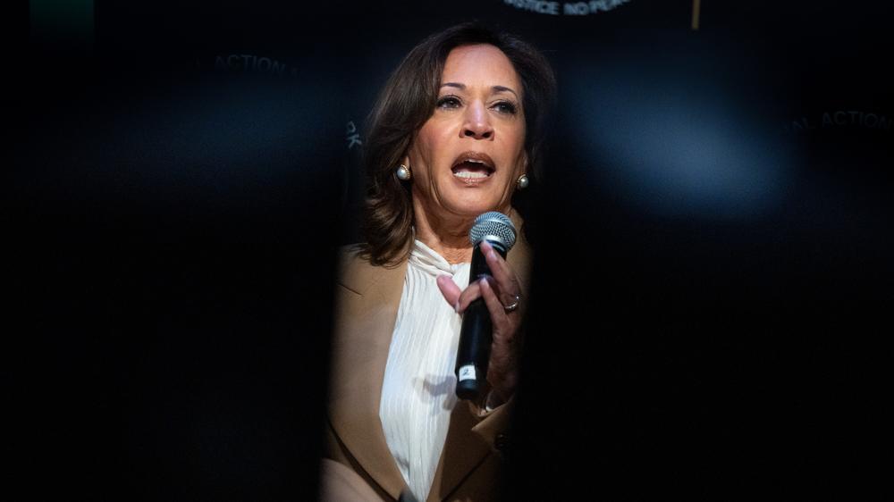  Will sie es nochmal versuchen? Der ehemalige Präsidentschaftskandidatin Kamala Harris hält eine Rede beim National Action Network in New York.
