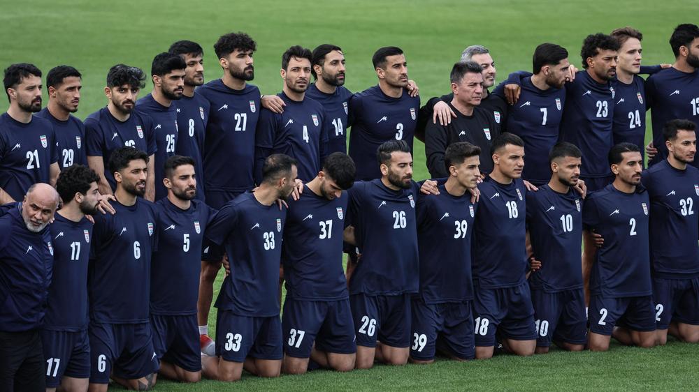  Die iranische Fußballnationalmannschaft nimmt nach jetzigem Stand an der Fußball-WM teil.