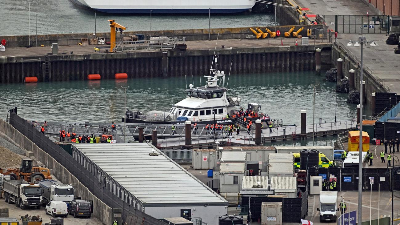 Flucht nach Europa: Mindestens 40 Migranten sterben im Mittelmeer und im Ärmelkanal