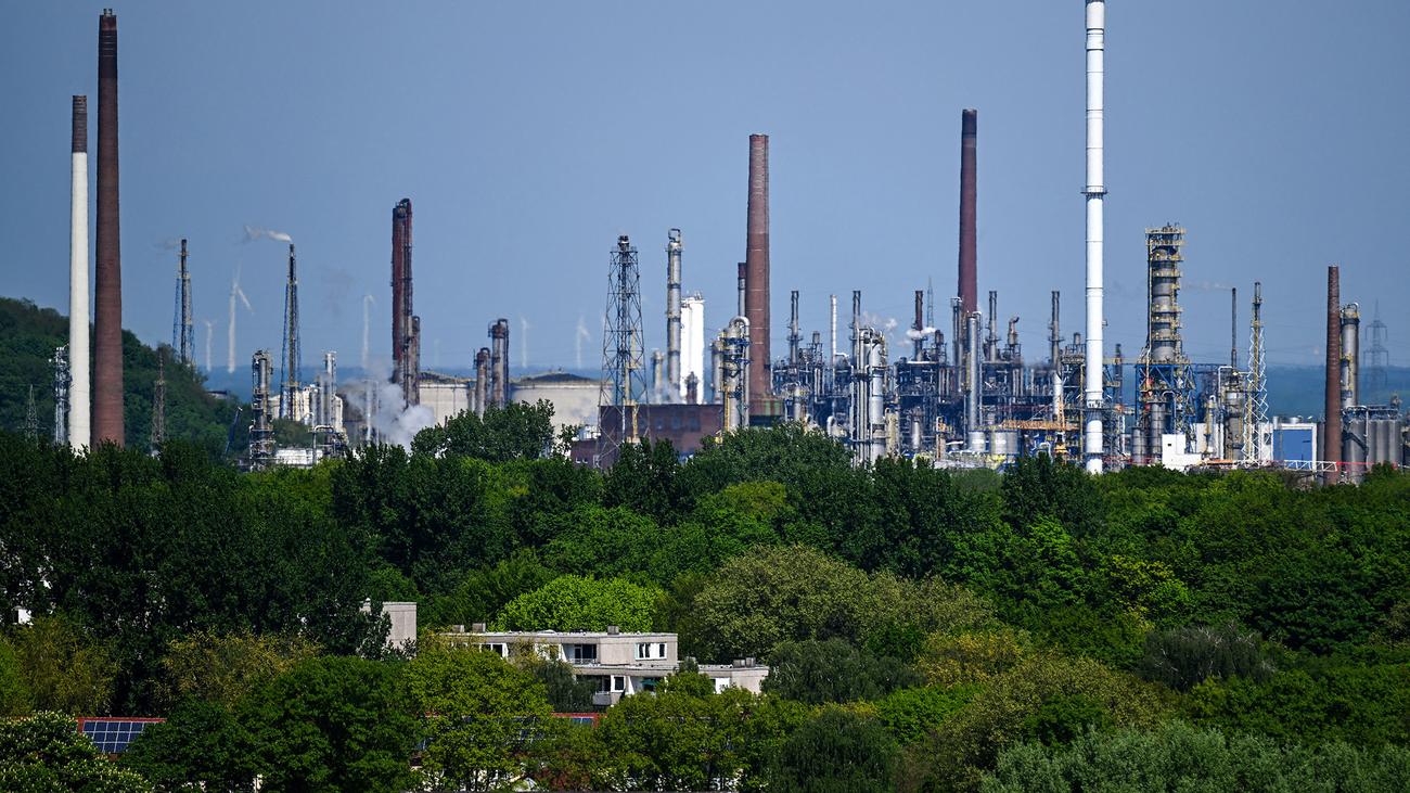 Spritpreise: Lars Klingbeil und weitere EU-Finanzminister fordern Übergewinnsteuer