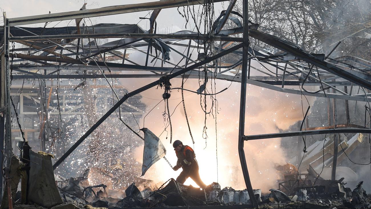 Krieg gegen die Ukraine: Russland fliegt offenbar umfassenden Luftangriff