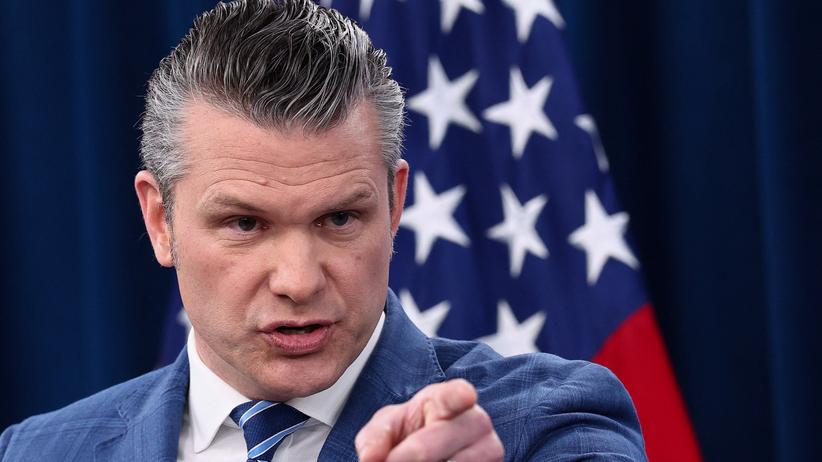 Lage in der Ukraine: US-Verteidigungs- und Kriegsminister Pete Hegseth hat bereits im vergangenen Jahr Hilfsprogramme für die Ukraine zeitweise gestoppt.