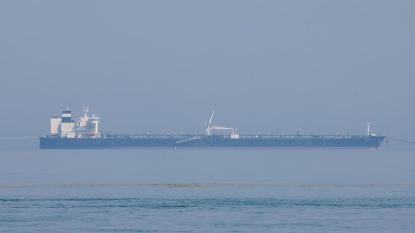 Lage in der Ukraine: Russischer Öltanker am 11. März vor der Küste Indiens: Die USA haben ihre Zölle gegen Käufer russischen Öls, unter denen Indien zu den wichtigsten gehört, ausgesetzt.