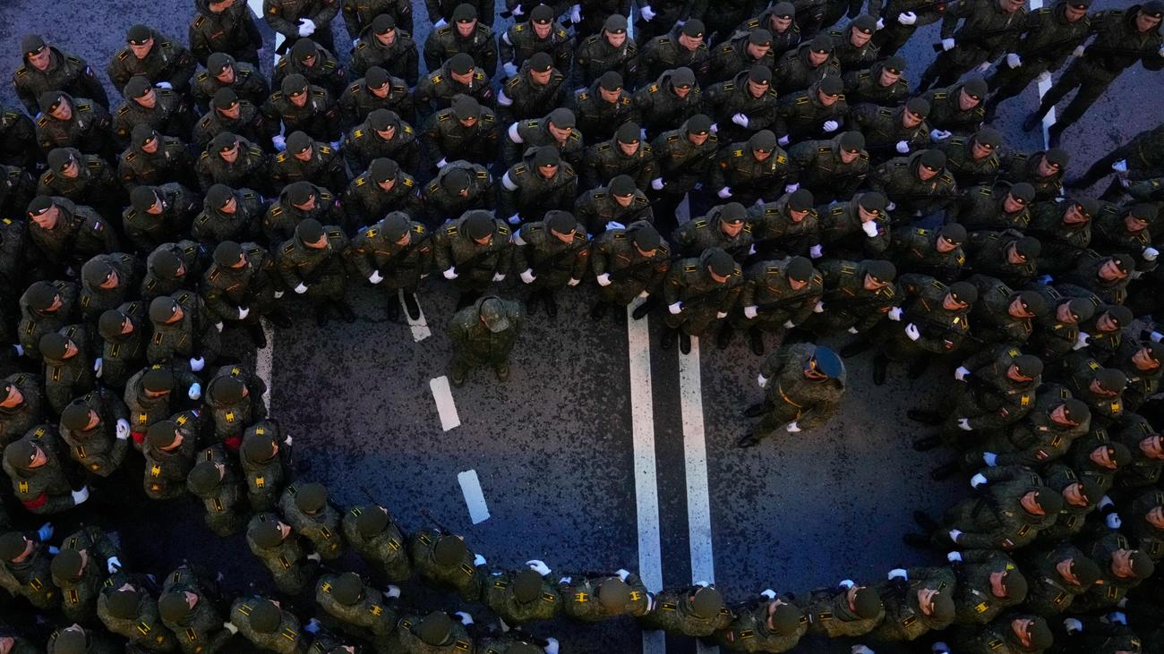 Krieg in der Ukraine: Putin schlägt kurze Feuerpause zu russischem Weltkriegsgedenken vor