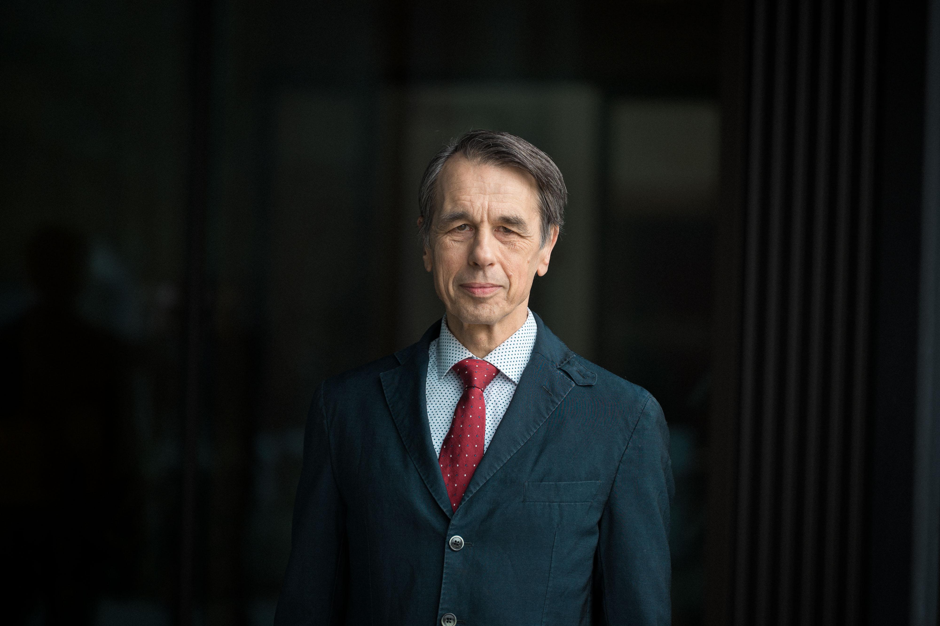 »Pädophilie-Gesetz« in Ungarn: Armin von Bogdandy ist Direktor am Max-Planck-Institut für ausländisches öffentliches Recht und Völkerrecht sowie Professor für öffentliches Recht an der Universität Frankfurt am Main.