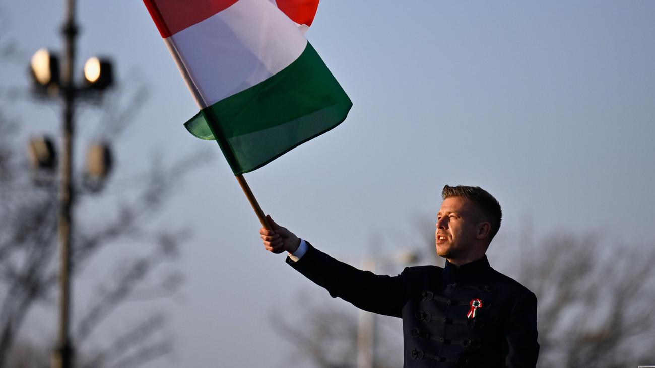 Parlamentswahl in Ungarn: Umfrage sieht Zweidrittelmehrheit für ungarische Opposition