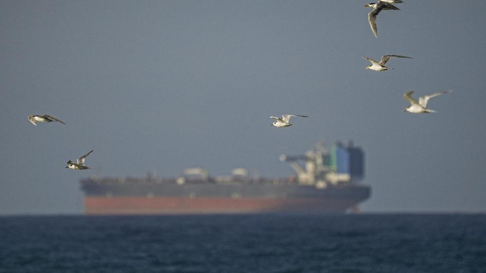 Iran: Ein Öltanker durchquert die Straße von Hormus – solange er den Iran nicht ansteuert, darf er laut Plänen der USA passieren.