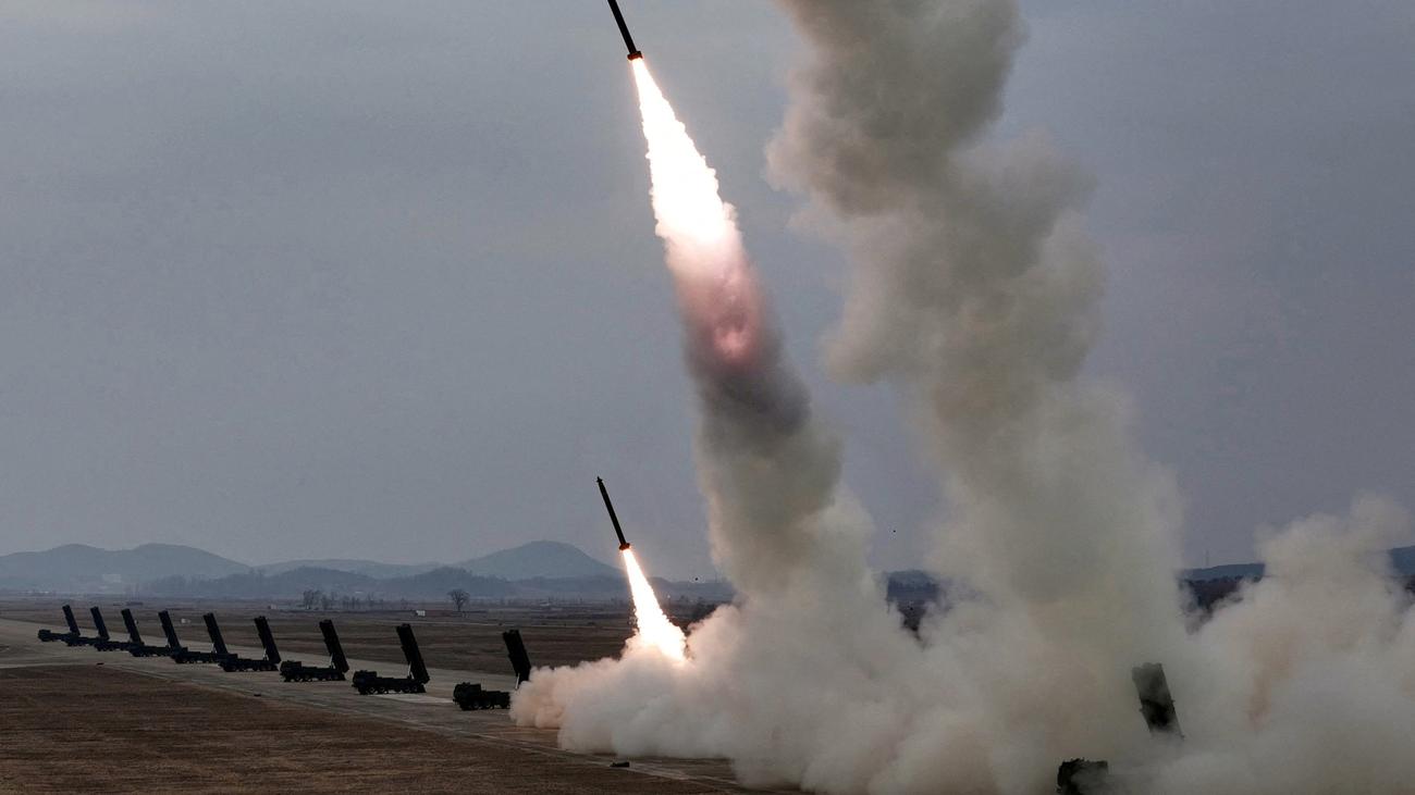 Waffentests: Nordkorea will Raketen mit Streumunition bestückt haben