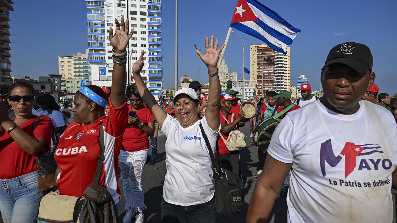 Kuba: Hunderttausende Kubaner demonstrieren in Havana gegen US-Embargo