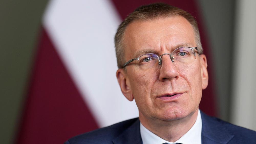  Der lettische Staatspräsident Edgars Rinkevics führt mit den sechs Parteien des Parlaments Gespräche zu einer möglichen neuen Regierung.