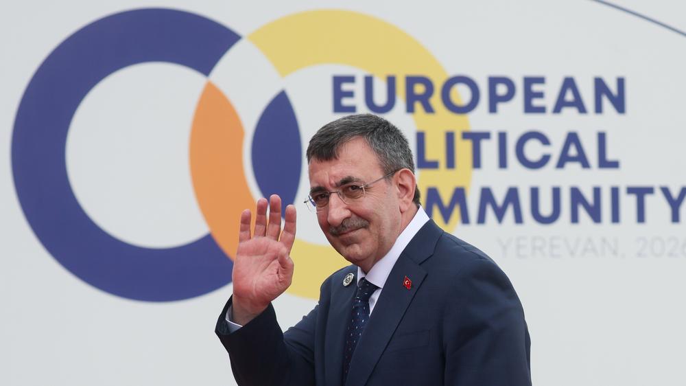  Der türkische Vizepräsident Cevdet Yilmaz ist auf den Gipfel der Europäischen Politischen Gemeinschaft (EPG) im armenischen Jerewan gereist.