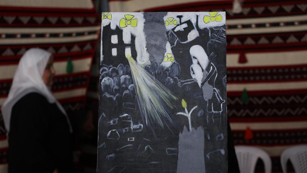 Syrien: Ein Kunstwerk auf einer Gedenkveranstaltung für den Giftgasangriff in Syrien im August 2013