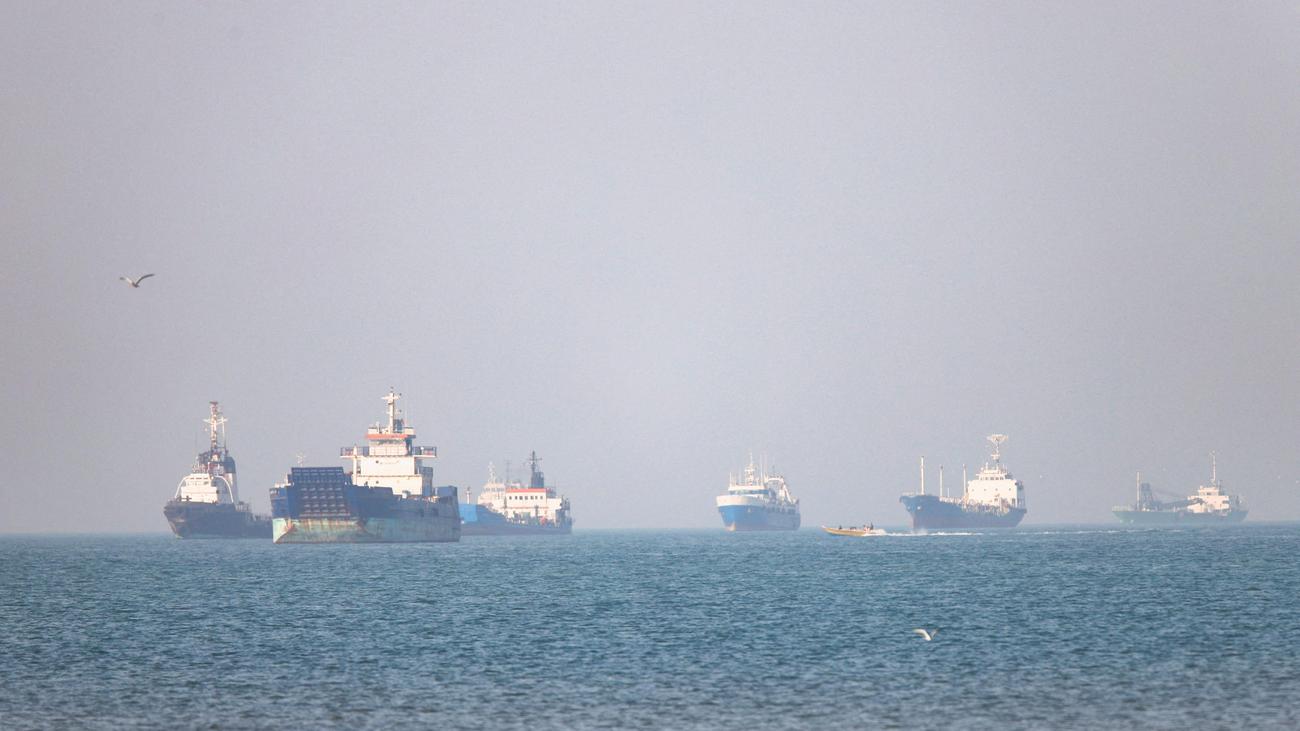 Irankrieg: Lage in Straße von Hormus spitzt sich zu, Trump droht Iran