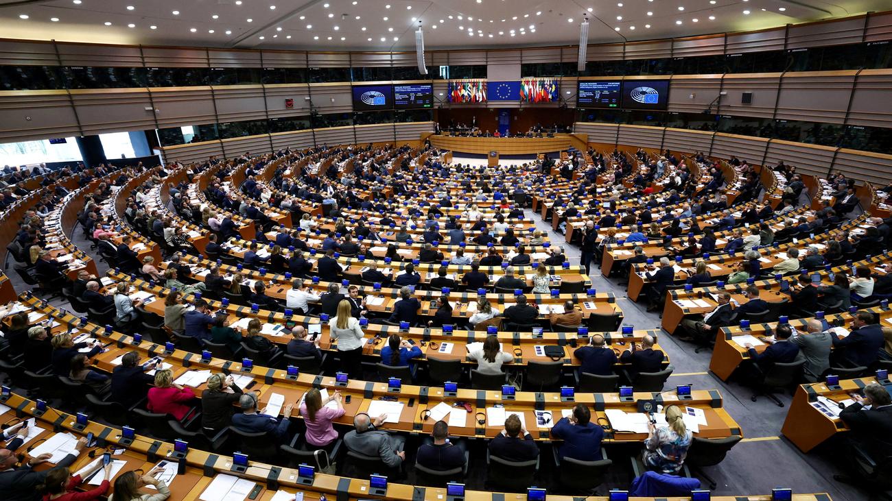 Europäische Verteidigungsunion: EU-Abgeordnete fordern Unabhängigkeit von Nato
