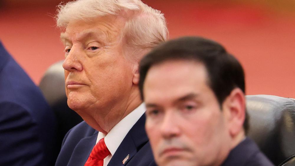Nato: US-Präsident Donald Trump und US-Außenminister Marco Rubio, der Minister reist zu G7-Gesprächen nach Schweden.