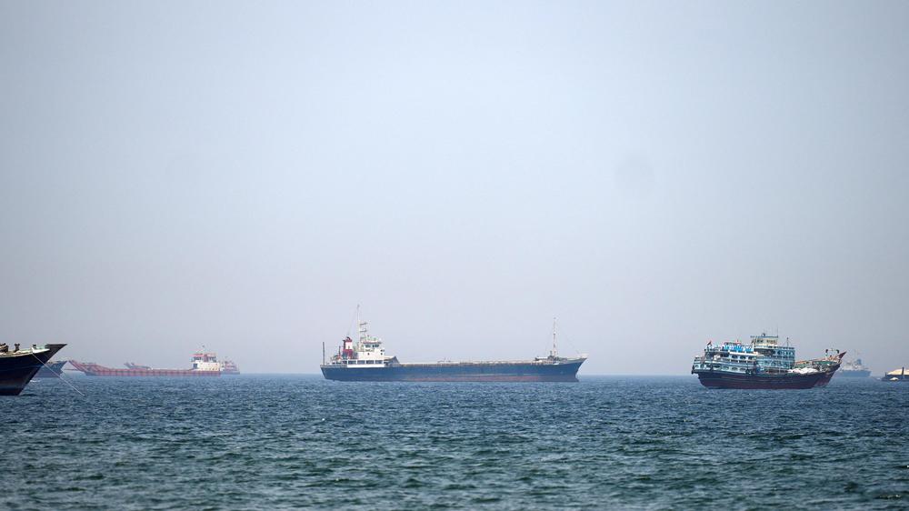  Ships and boats in the Strait of Hormuz, Musandam, Oman, April 29, 2026. REUTERS/Stringer