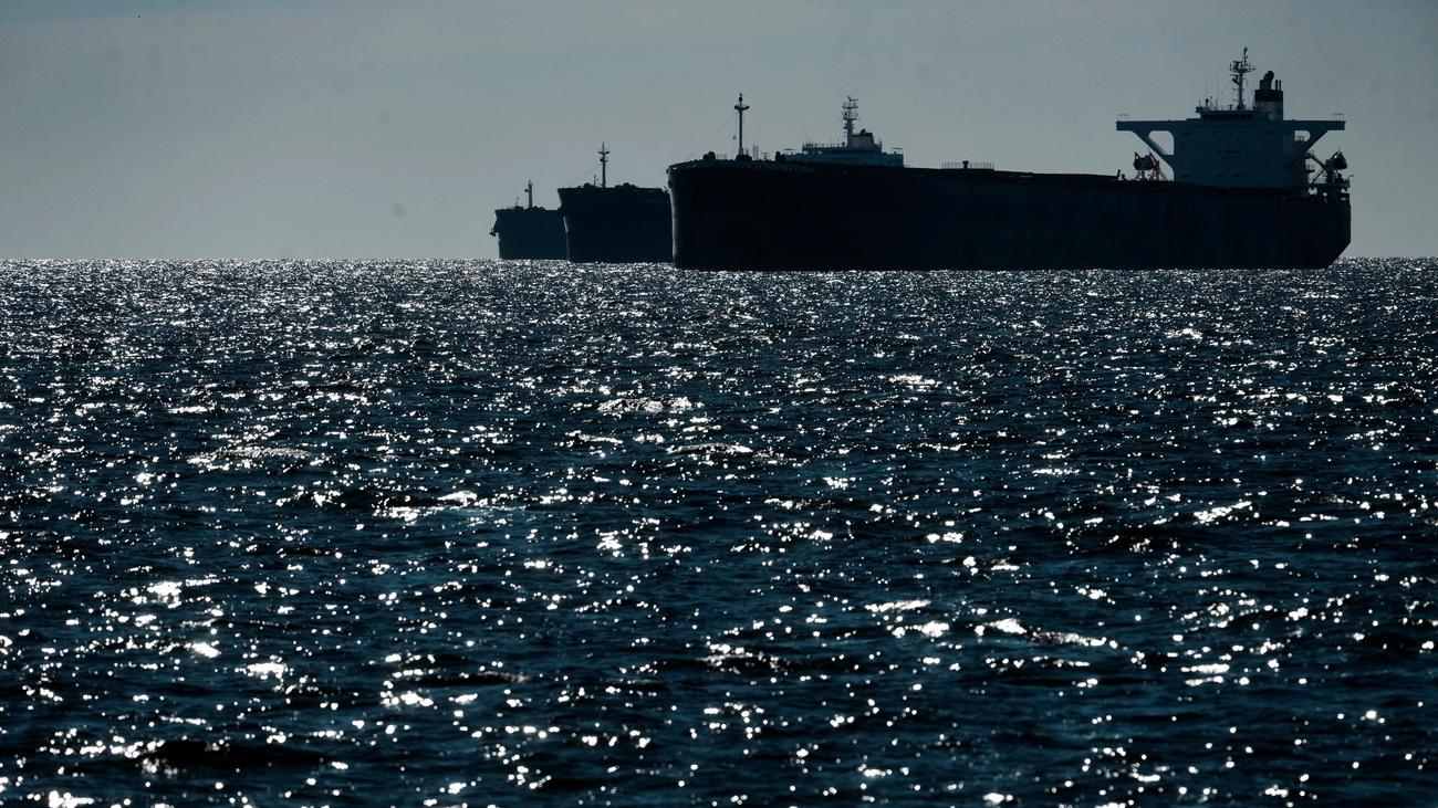 Guerra contra Ucrania: Zelenski informa ataque a barcos de la flota en la sombra rusa