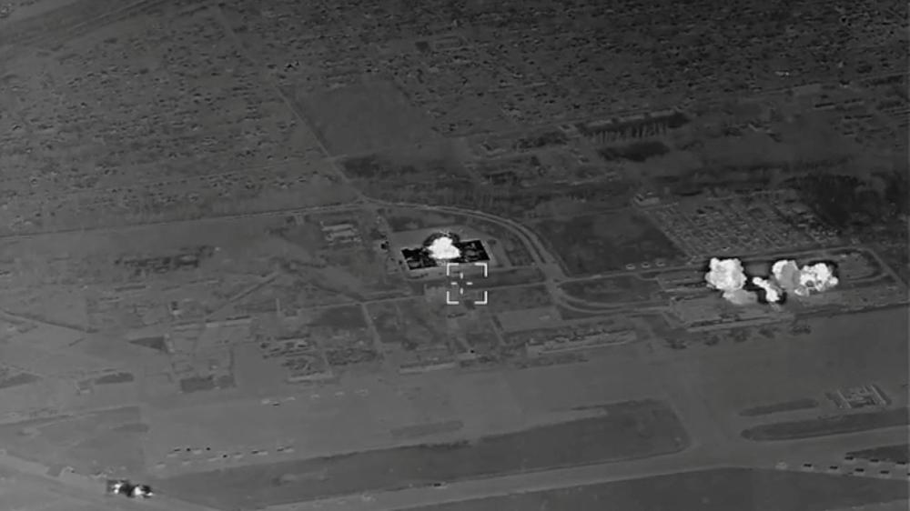  Vom ukrainischen Militär am 14. April veröffentlichte Aufnahme eines ukrainischen Luftangriffs auf ein mutmaßliches Drohnenlager am Flughafen der besetzten Großstadt Donezk