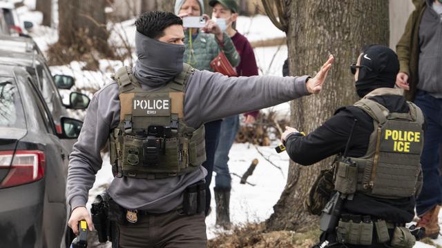 Bild: US-Einwanderungsbehörde: ICE-Beamter wegen Schüssen in Minnesota angeklagt