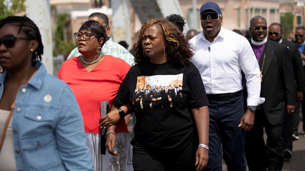 Alabama: LaTosha Brown, Gründerin von »Black Voters Matter«, marschiert während des »National Day of Action: All Roads Lead to the South«-Marsches gegen Bestrebungen zur Neugliederung der Wahlbezirke in Alabama.