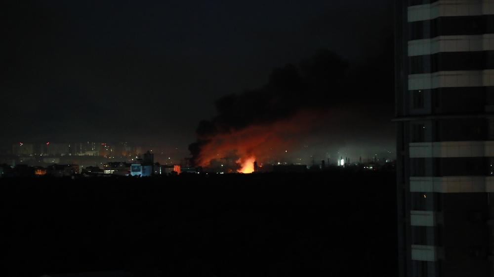  Russland hat die ukrainische Hauptstadt Kyjiw in der Nacht mit Raketen und Drohnen angegriffen.