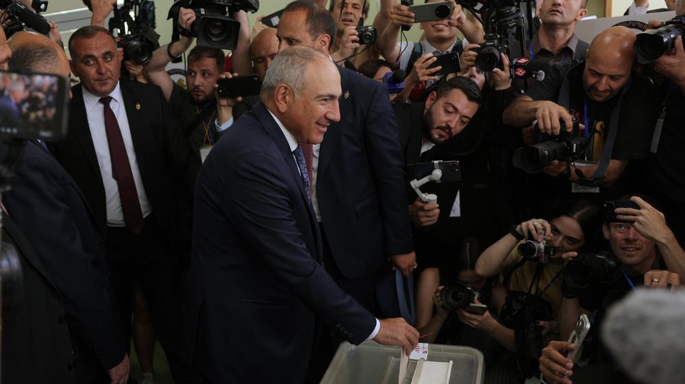  Die Partei von Ministerpräsident Nikol Paschinjan erhielt bei der armenischen Parlamentswahl Anfang Juni laut Wahlkommission 49,7 Prozent der Stimmen. Mehrere Parteien haben beim Verfassungsgericht Einspruch gegen das Wahlergebnis eingelegt.