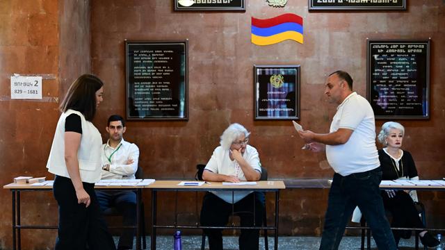 Parlamentswahl in Armenien: Offenbar zahlreiche Festnahmen O