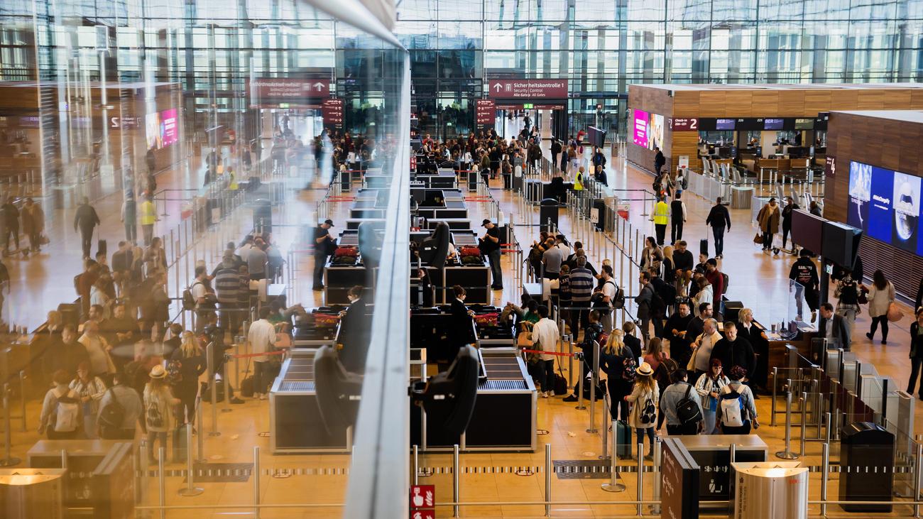 Digitale Fluggastabfertigung: Bundestag beschließt Gesetz zur digitalen Fluggastabfertigung