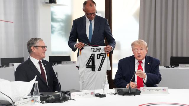 Friedrich Merz: Merz schenkt Trump Nationalmannschaftstrikot mit Nummer 47
