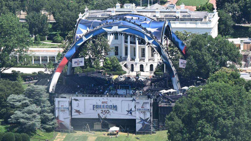  Vor dem Weißen Haus in Washington DC ist bereits ein Käfig aufgebaut, in dem die Kämpfe zu Trumps Geburtstag stattfinden sollen.