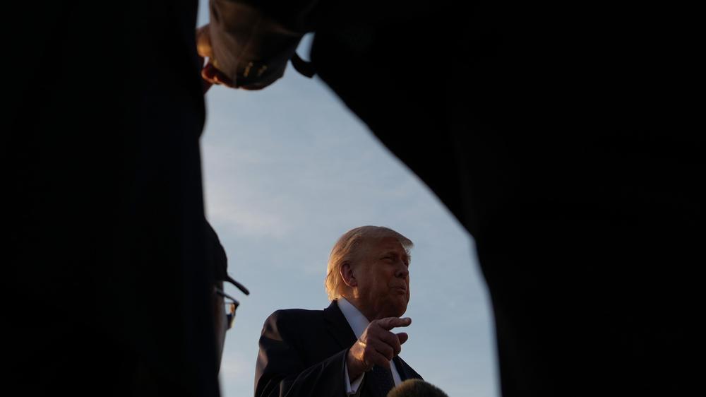  US-Präsident Donald Trump hat den Iran am Rande des G7-Gipfels vor Verstößen gegen das Rahmenabkommen gewarnt.