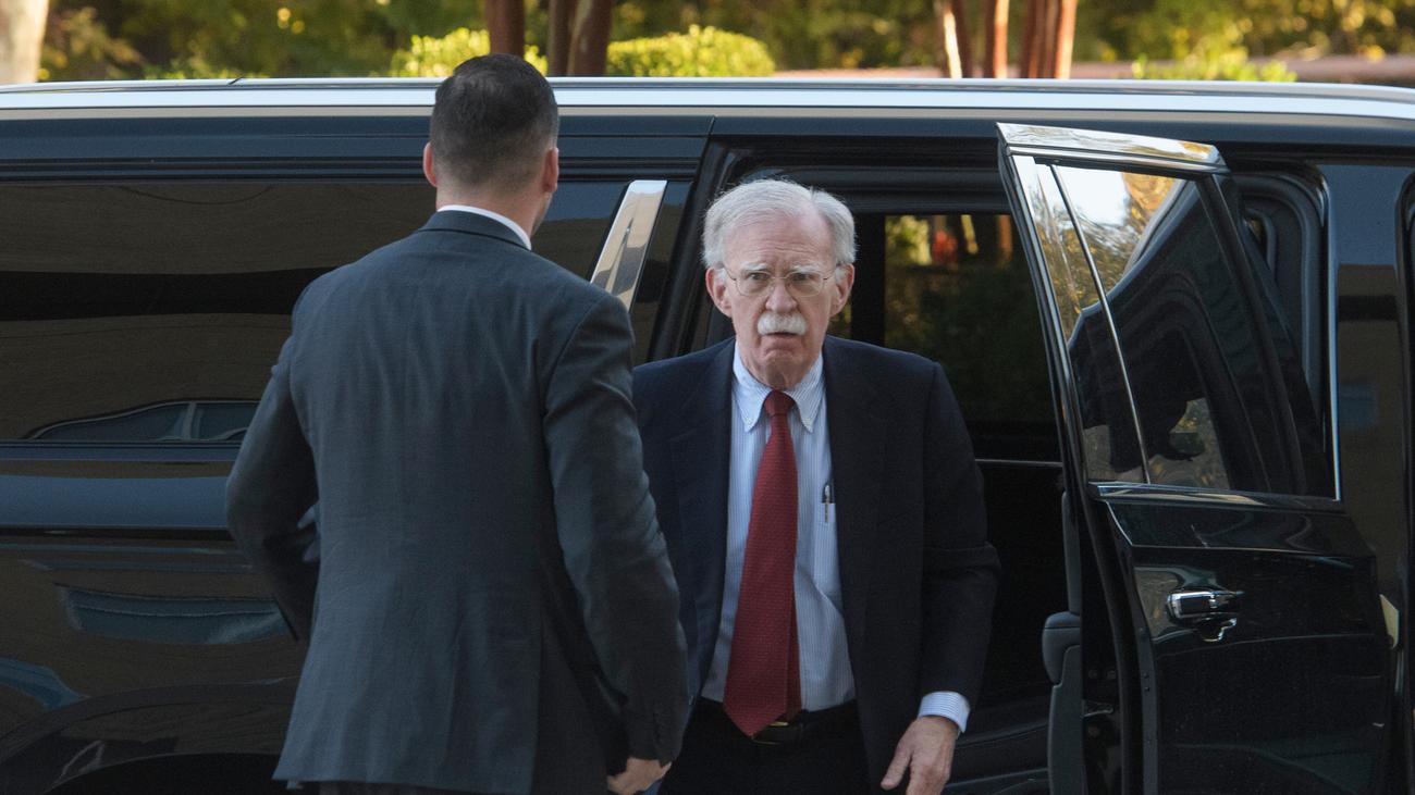 Geheiminformationen: Trump-Kritiker John Bolton bekennt sich vor Gericht schuldig