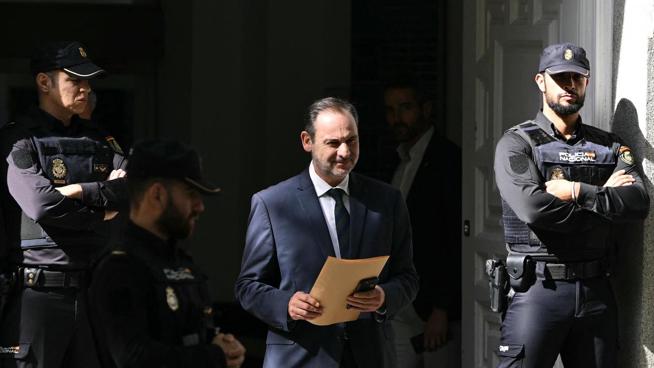 Spanien: Spanischer Ex-Verkehrsminister wegen Korruption verurteilt