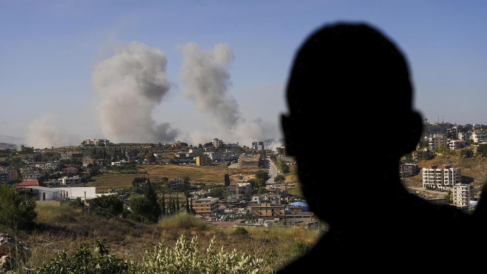  Noch am Morgen flog Israel Angriffe auf das Gebiet um die libanesische Stadt Nabatija.