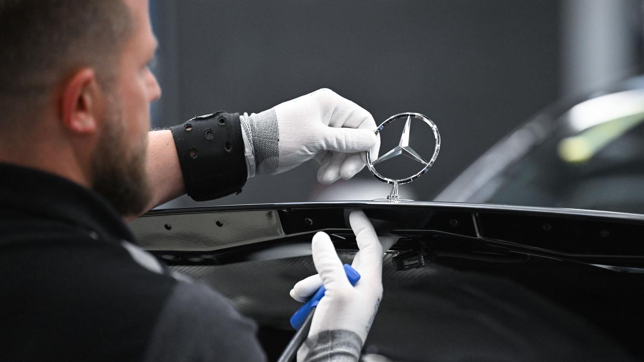 Mercedes-Benz: Beschäftigte bei Mercedes sollen fürs gleiche Geld mehr arbeiten