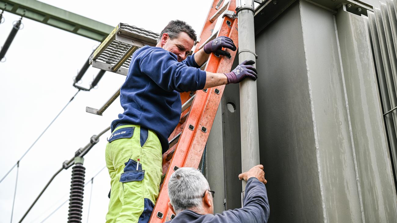 Reutlingen'de Trafo Merkezine Molotofkokteyli Saldırısı: Elektrik Kesintisinin Ardından Soruşturmacılar Ek Sabotaj Girişimlerini İnceliyor