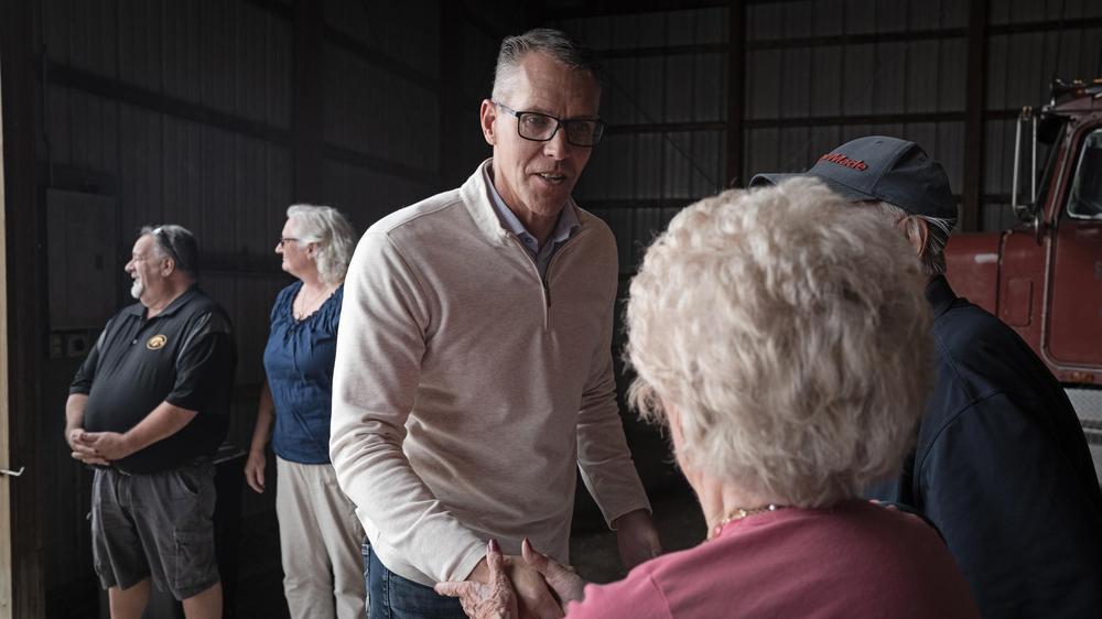 Iowa: Der Kongressabgeordnete Randy Feenstra hat die Vorwahl der Republikaner für das Gouverneursamt im US-Bundesstaat Iowa verloren.