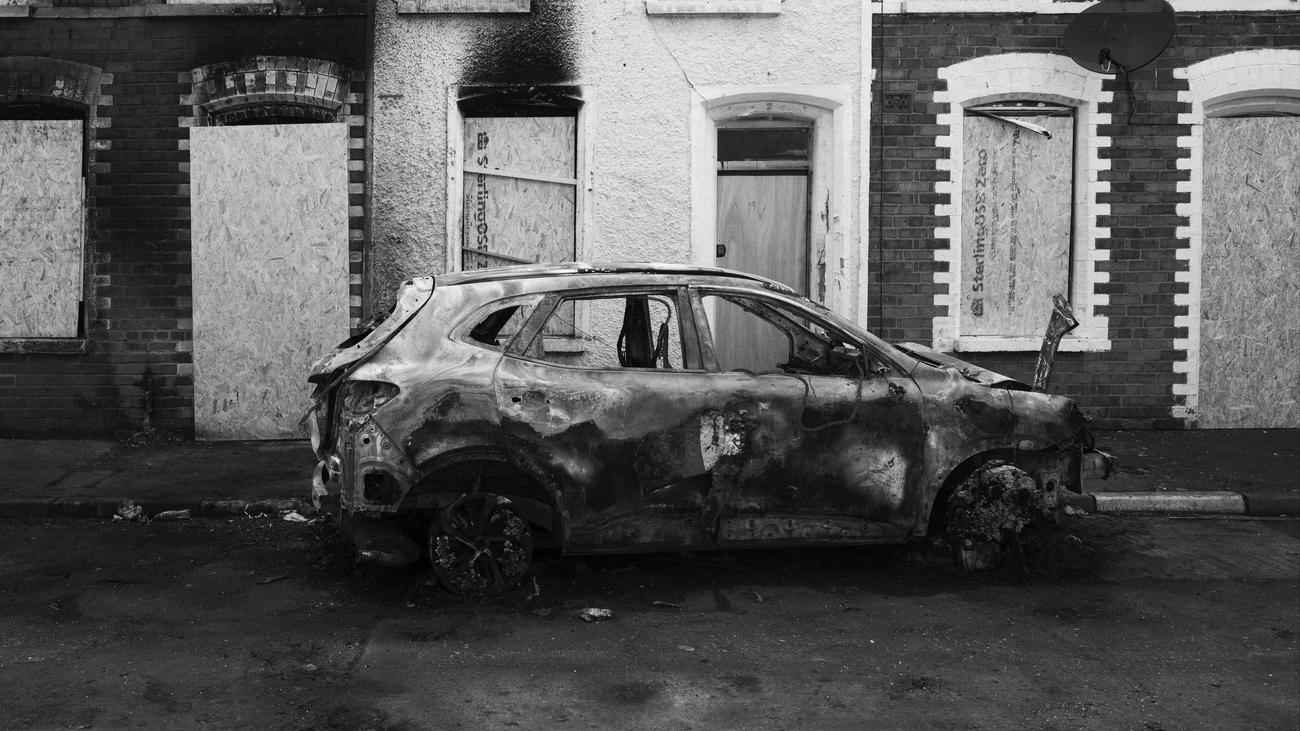 Unruhen in Belfast: Dinge, die sich schnell verbreiten: Gewaltvideos, Wut, Angst