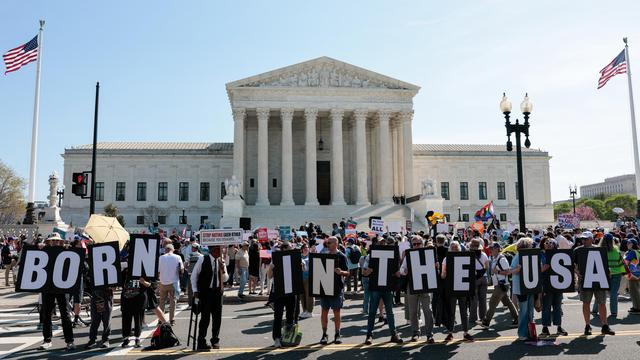 Geburtsrechtprinzip : Supreme Court stoppt Trumps Einschränkungen bei Staatsangehörigkeit